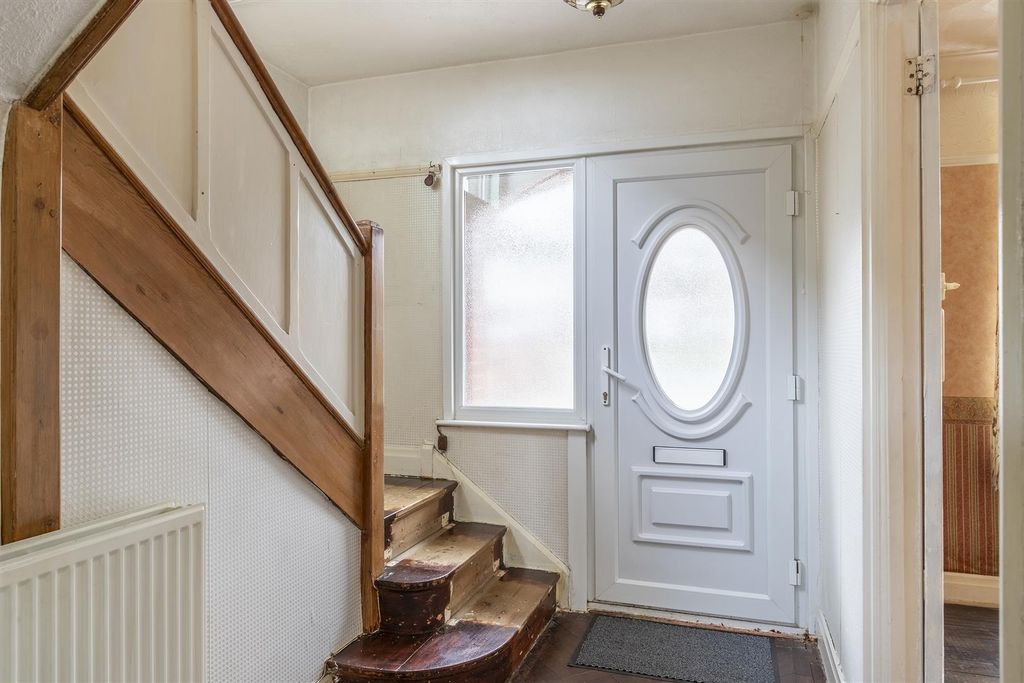 Property photo 2 of 29 Entrance Hall