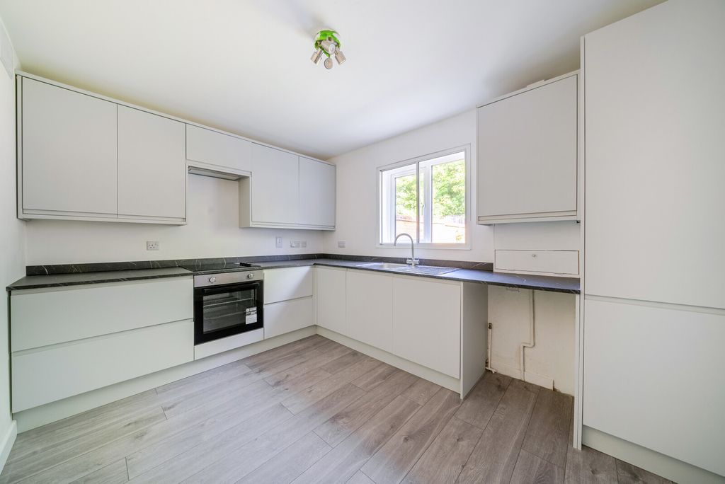 Property photo 2 of 16 1435884-5-69E8Fb6...