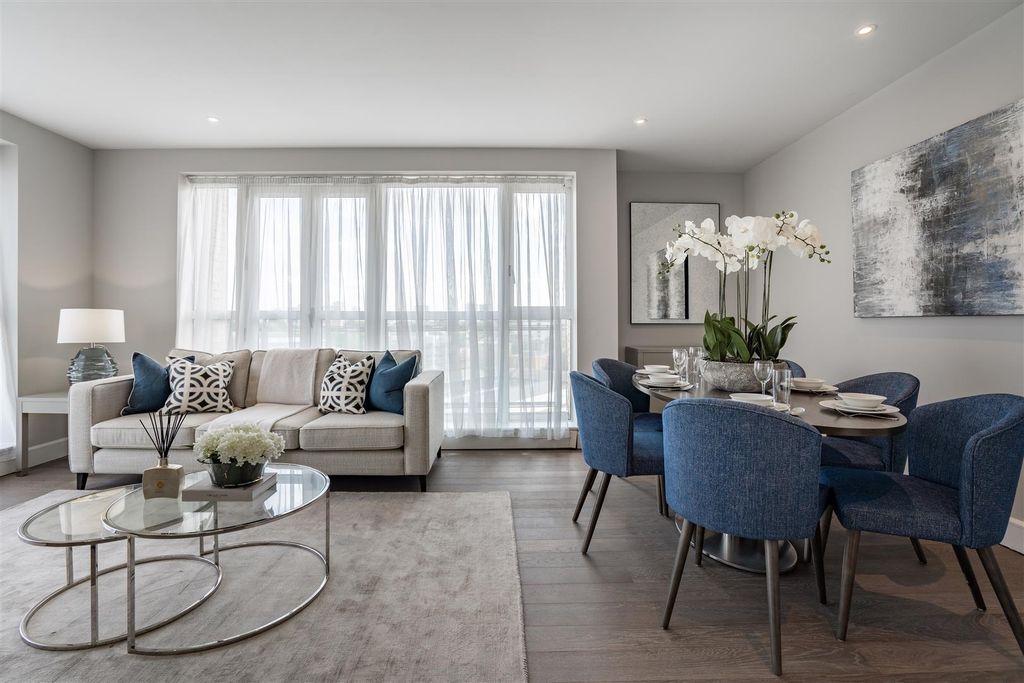 Property photo 3 of 13 8474415-Interior02.Jpg