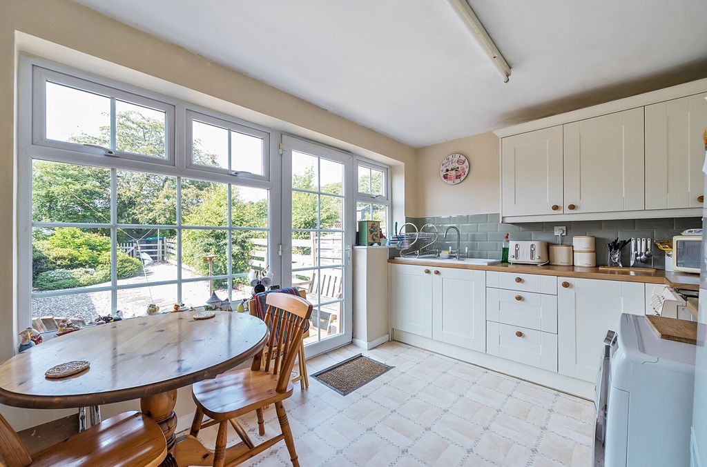 Property photo 2 of 11 1302506-5-68406Ab...