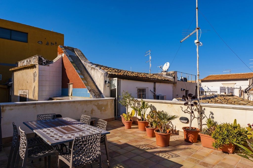 Property photo 3 of 20 Terrace