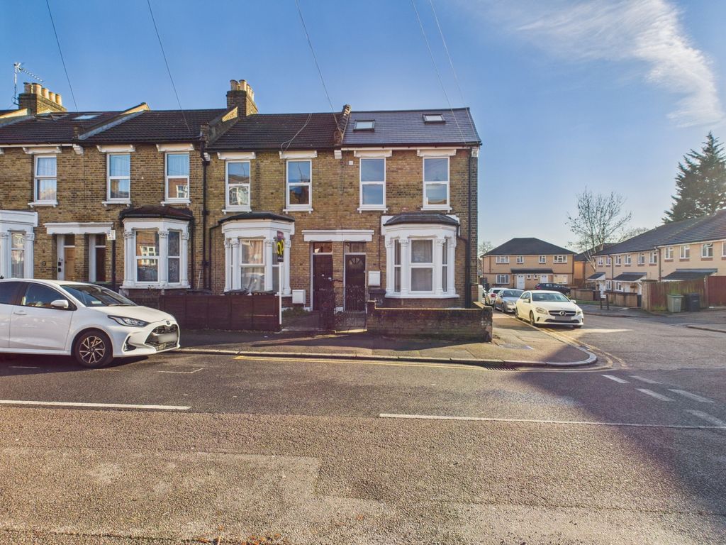 Property photo 1 of 10 Cam03750G0-Pr0083-Still002