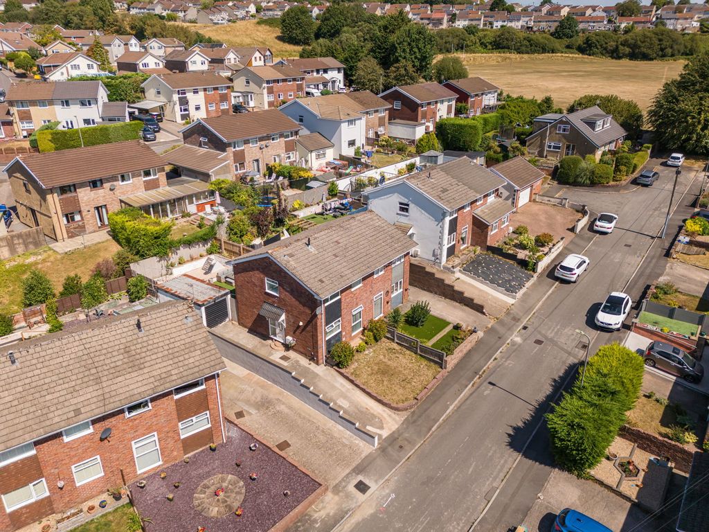 Property photo 2 of 31