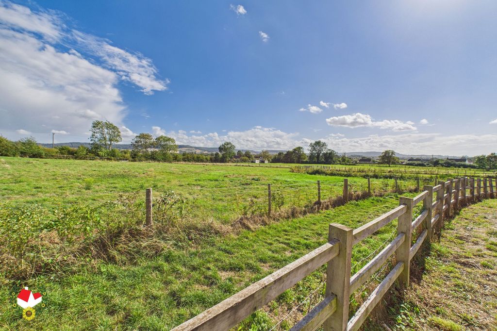 Property photo 3 of 26