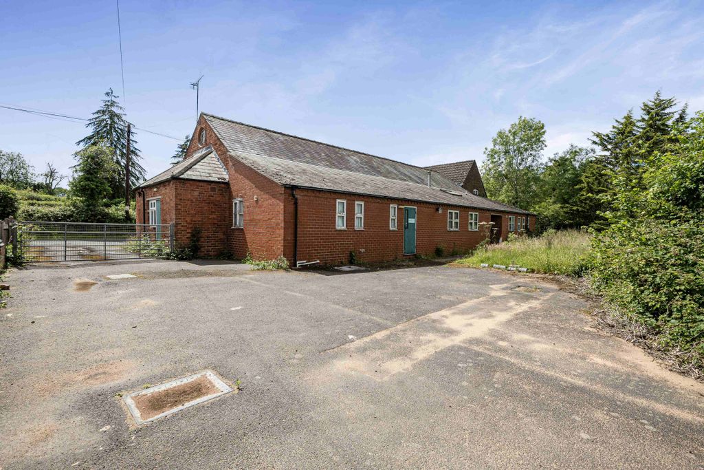 Property photo 3 of 19 Rear Far Forest Centre