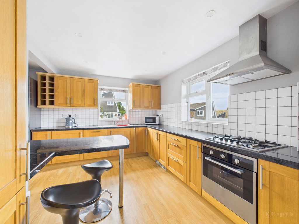 Property photo 3 of 19 Cam02136G0-Pr0482-Still011