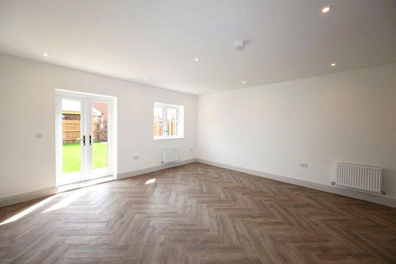 Property photo 3 of 11 Picture No. 27