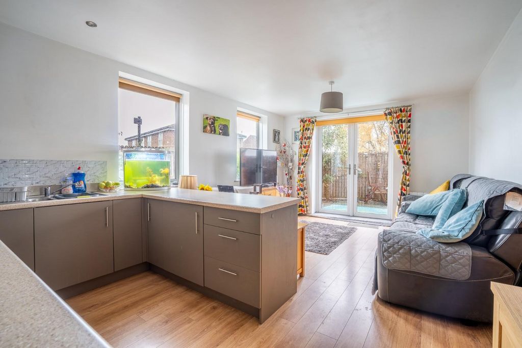 Additional image 5 of 2 bed flat for saleGeorge Cayley Drive, York YO30