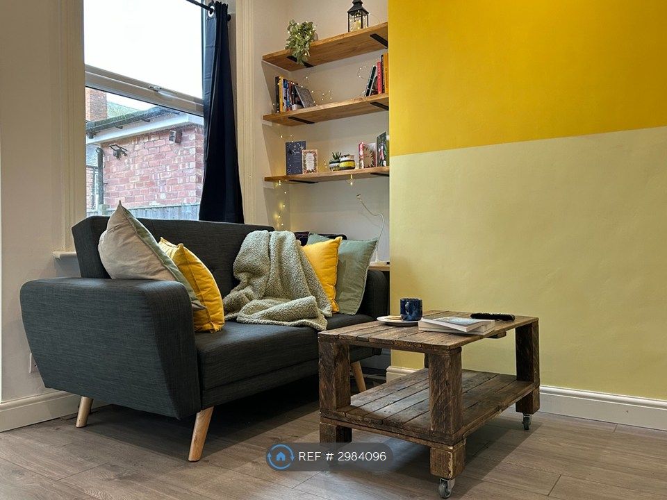 Property photo 3 of 16 Diner-Living Room