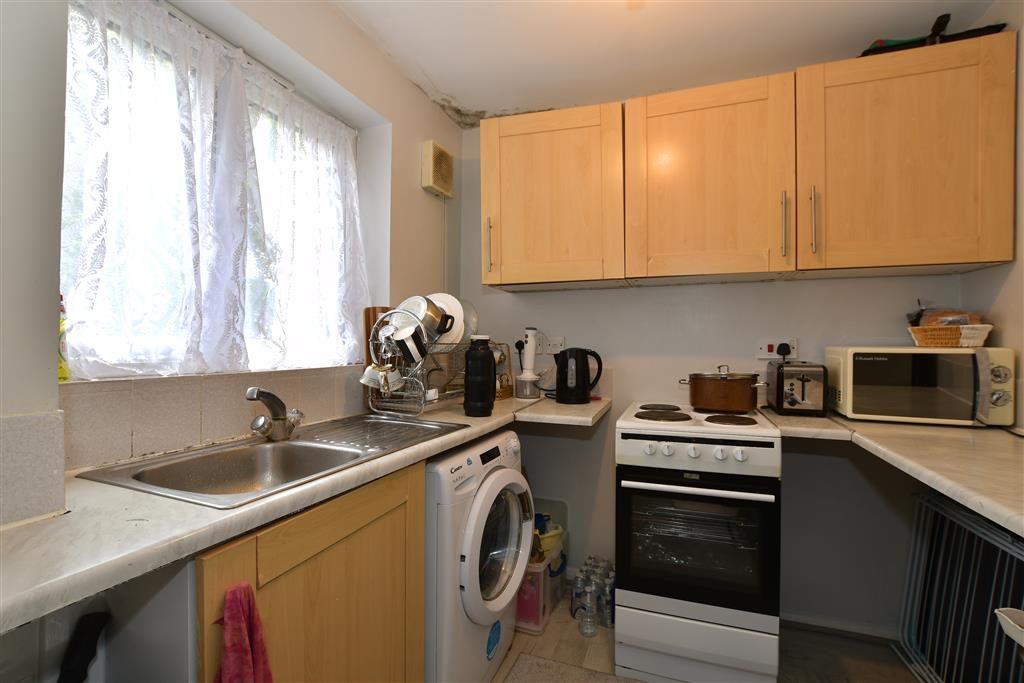 Property photo 1 of 7 Kitchen