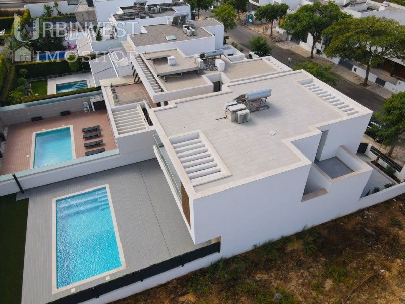 Property photo 3 of 43