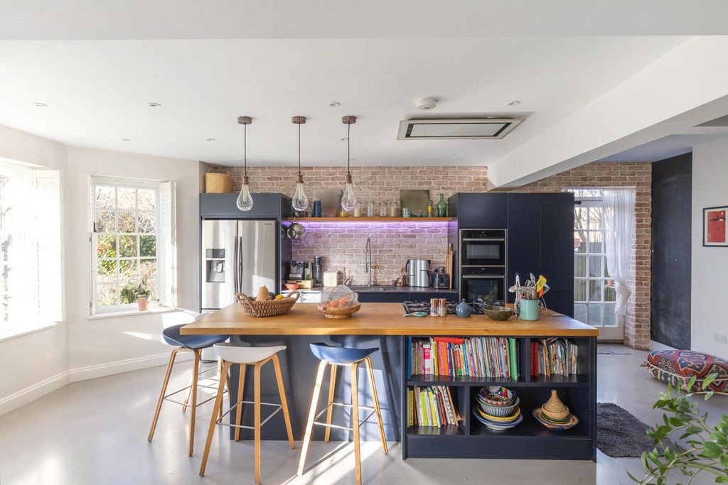 Property photo 1 of 21