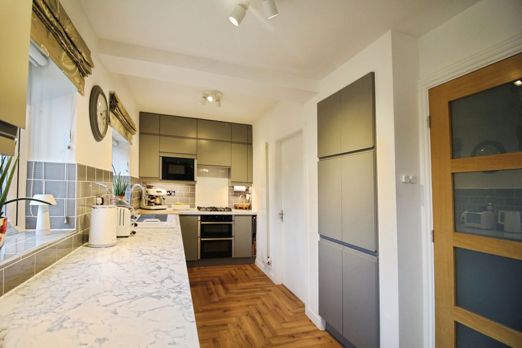 Property photo 2 of 20 Kitchen