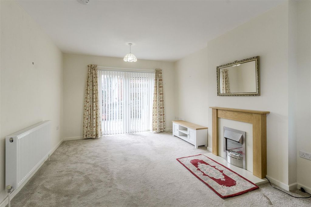 Property photo 3 of 10 Church Lane Living2