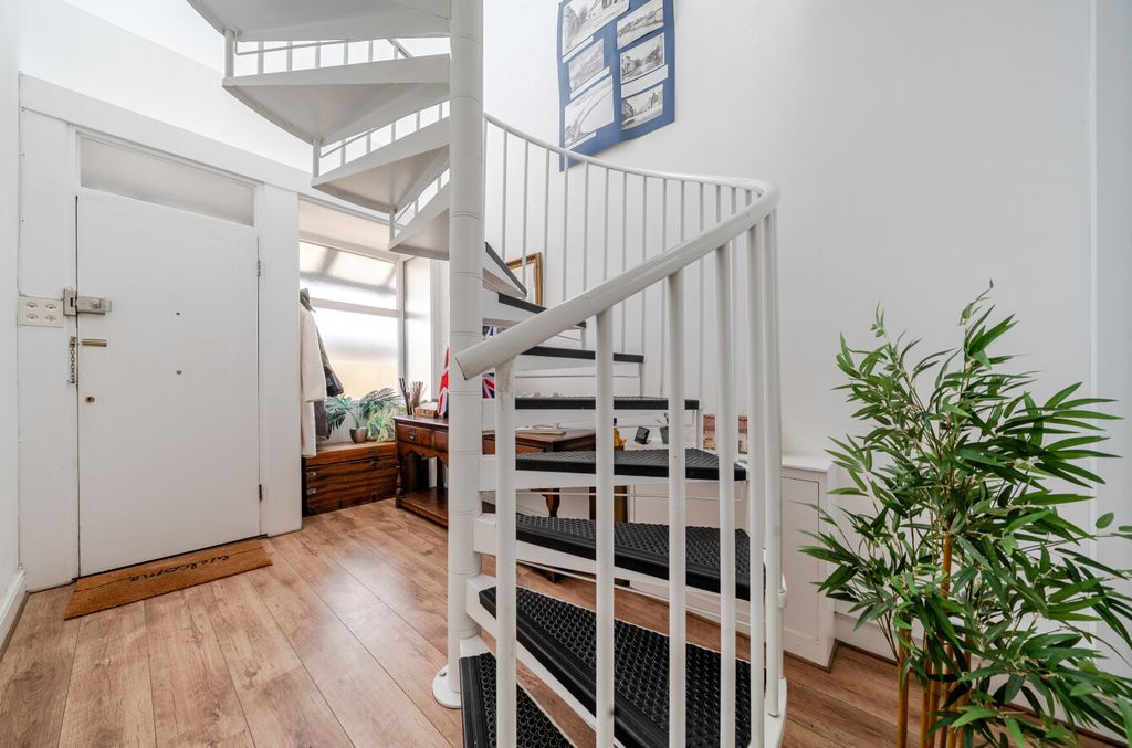 Additional image 12 of 3 bed maisonette for saleLangstone High Street, Havant, Hampshire PO9
