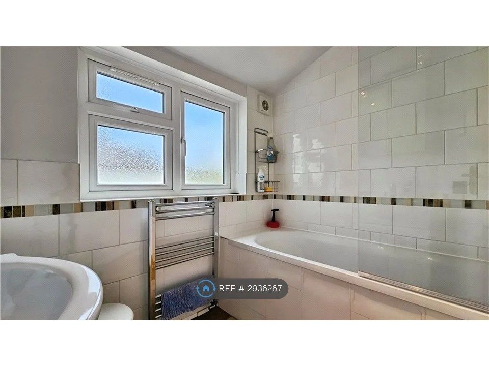 Property photo 3 of 10 Bathroom