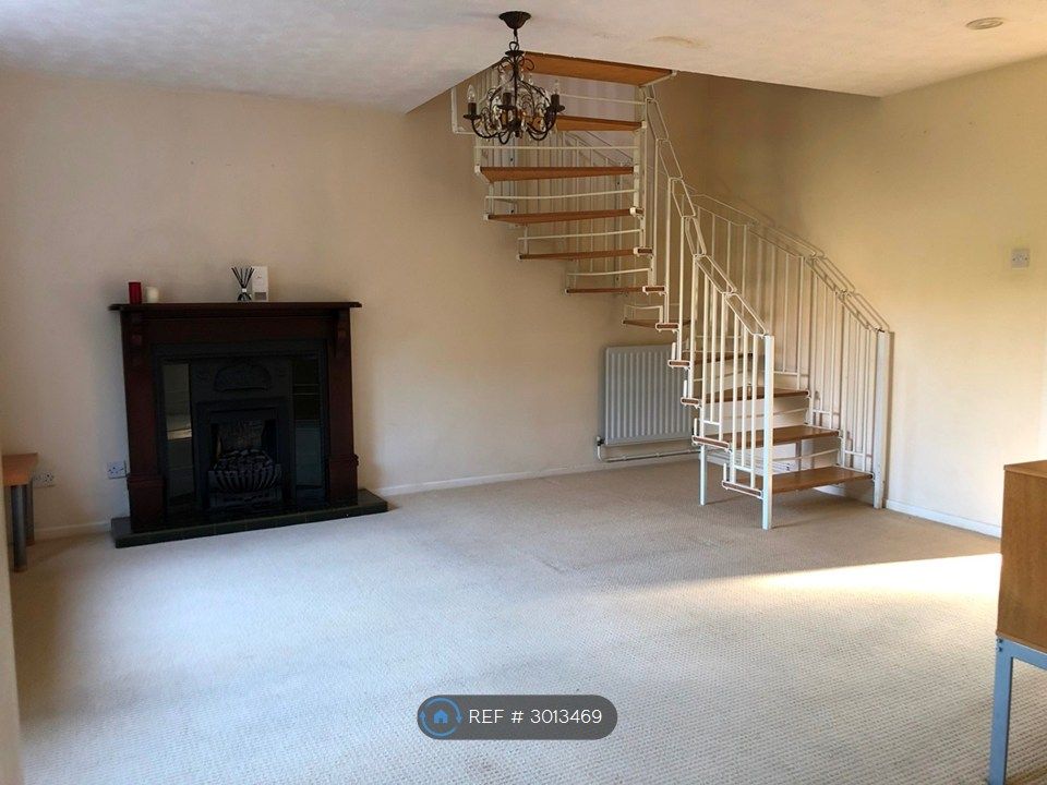 Property photo 3 of 13 Lounge