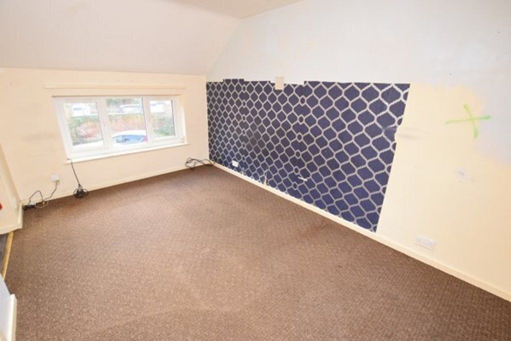 Property photo 3 of 8 Lounge & Bedroom