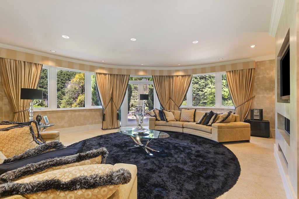 Property photo 3 of 31 P043312_03.Jpg