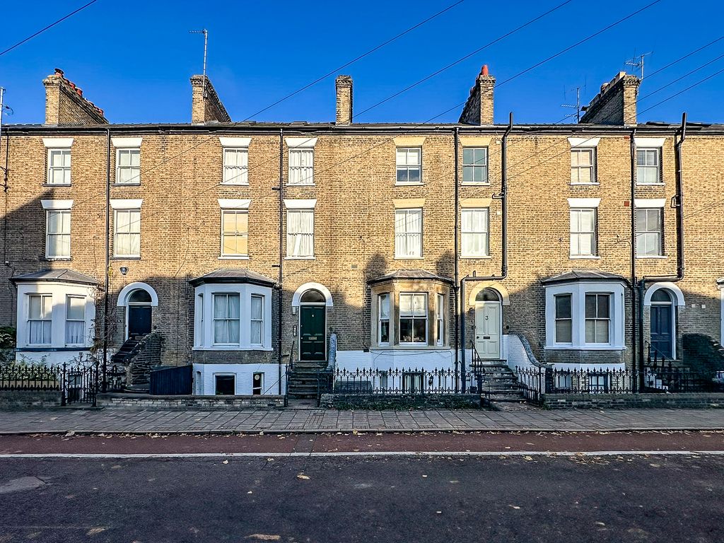 Property photo 1 of 11 4BT Front External (3)