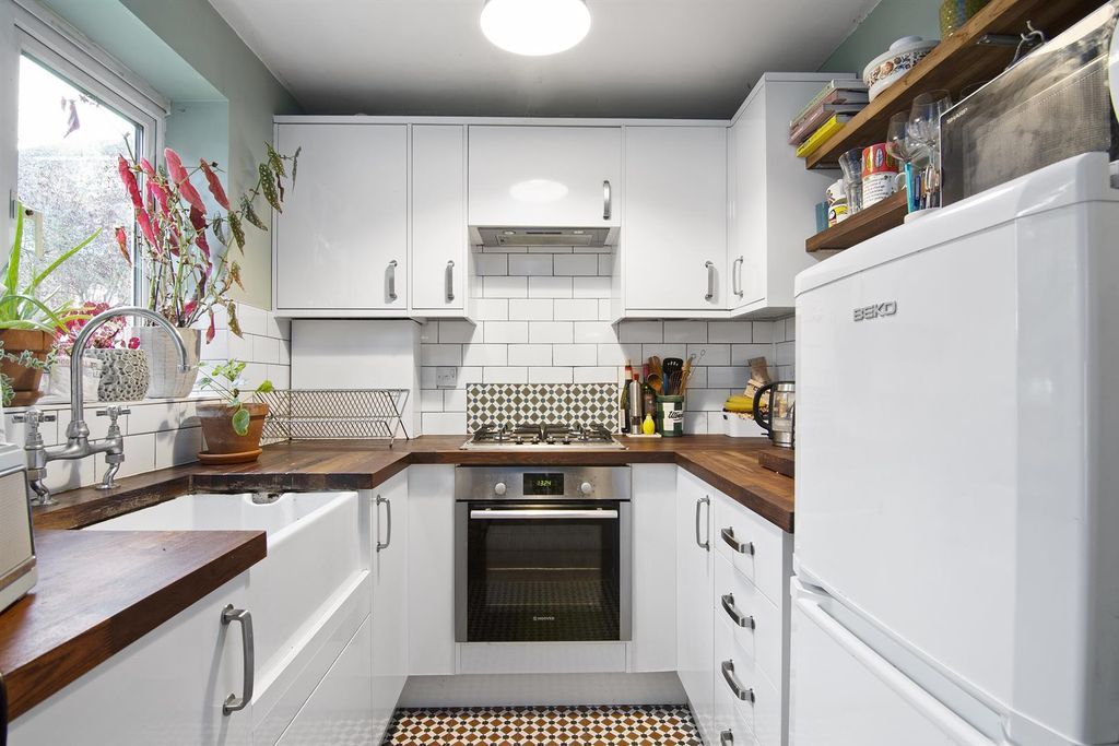 Property photo 3 of 9 Kitchen.Jpg