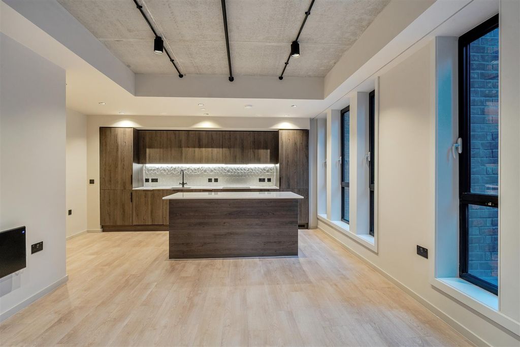 Property photo 2 of 13 1387478-9-69384Bf53Cacf.Jpg