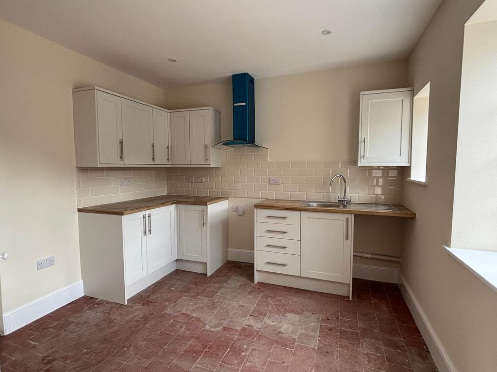 Property photo 2 of 9 Kitchen
