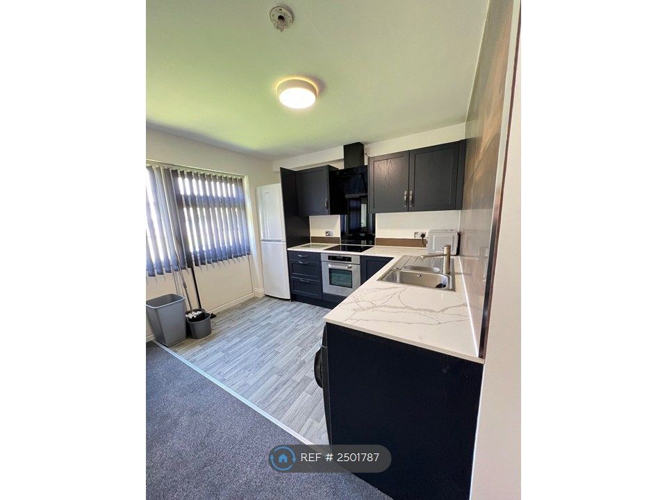 Property photo 3 of 12 Kitchen