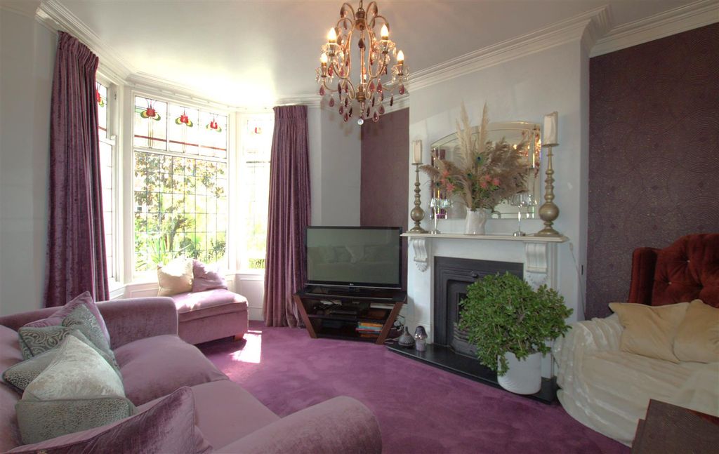 Property photo 2 of 20 Lounge
