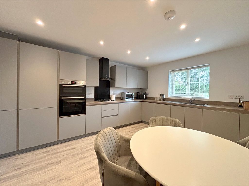 Property photo 2 of 11 Picture No. 09