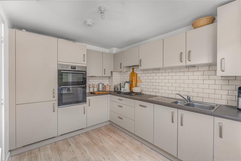 Property photo 3 of 13 34 Longdon Crescent, Banbury-8.Jpg