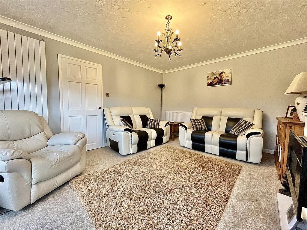 Property photo 3 of 32