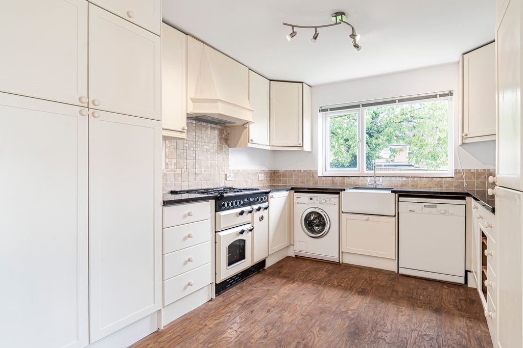 Property photo 3 of 24 Photo 12