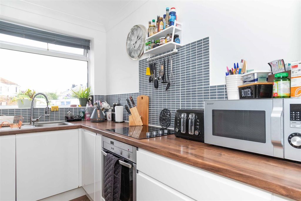 Property photo 2 of 14 Weyhouse-03.Jpg
