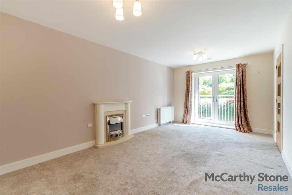 Property photo 2 of 17 8688928-Interior04.Jpg