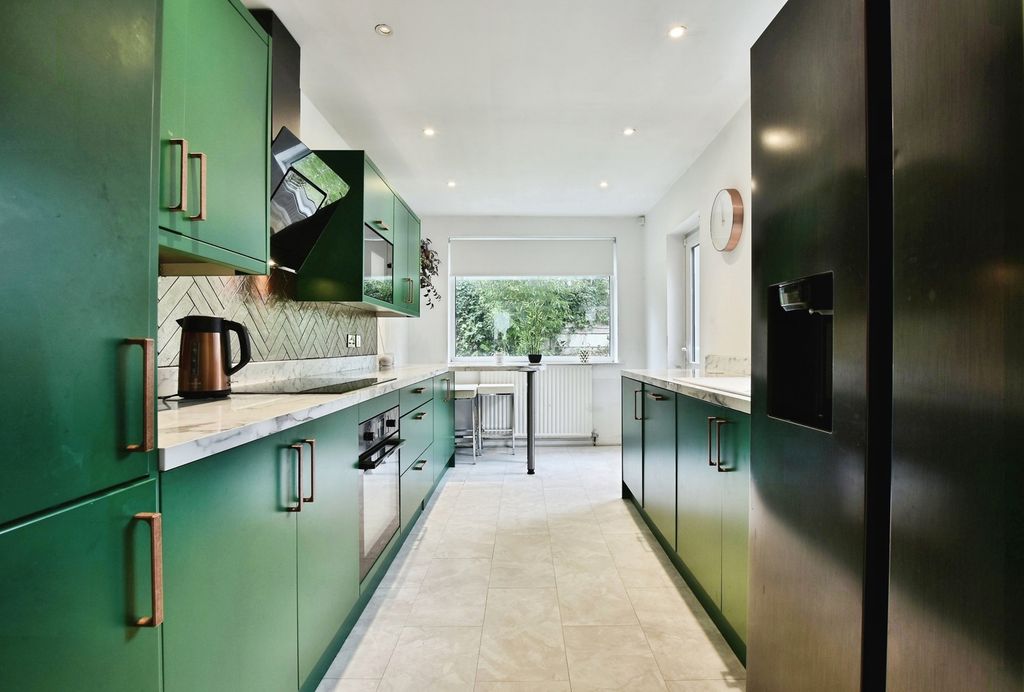 Property photo 3 of 16 Pbox-Img.Jpg
