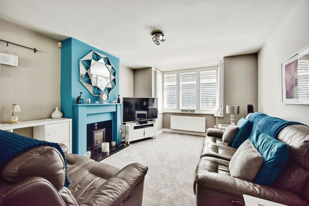 Property photo 2 of 20