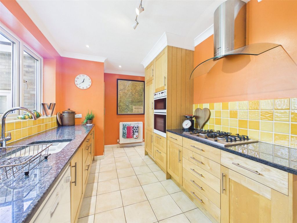 Property photo 2 of 36 Picture No. 21