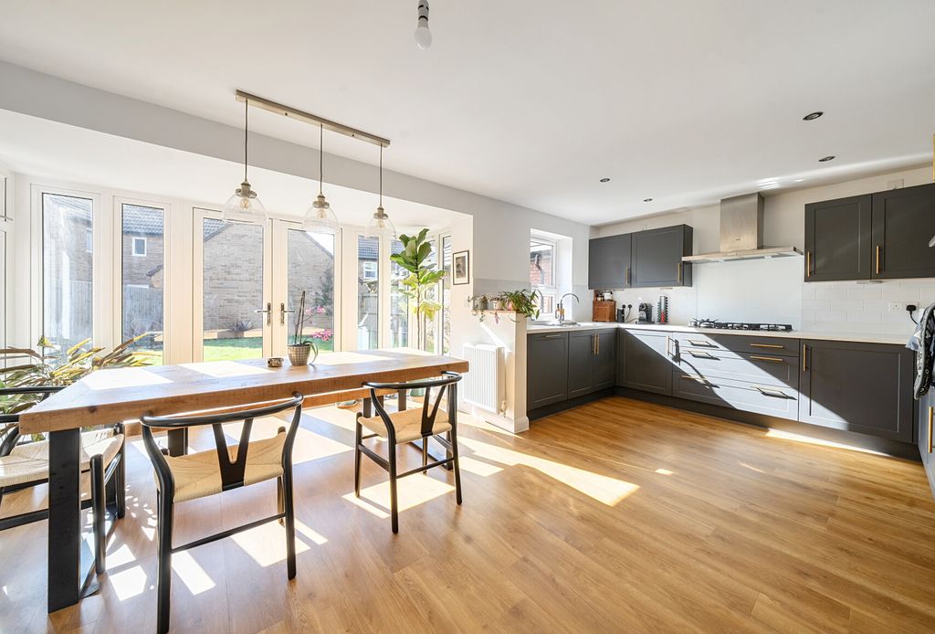 Property photo 1 of 17 Kitchen/Diner