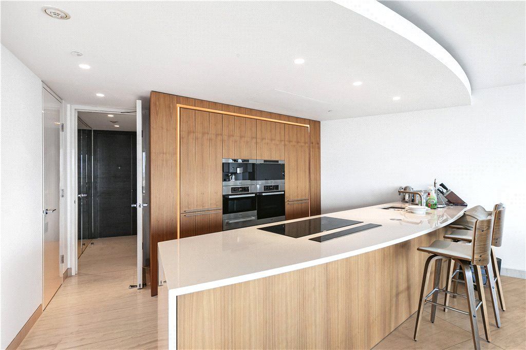 Property photo 3 of 11 Kitchen