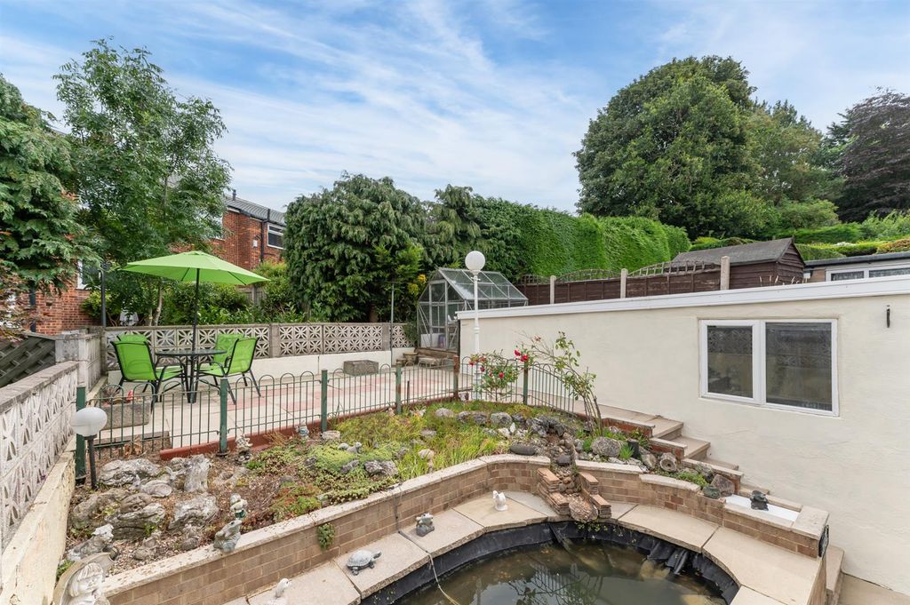 Property photo 2 of 25 Rear Garden