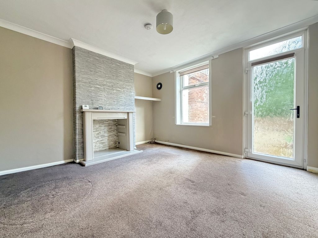 Property photo 3 of 11 Living Room