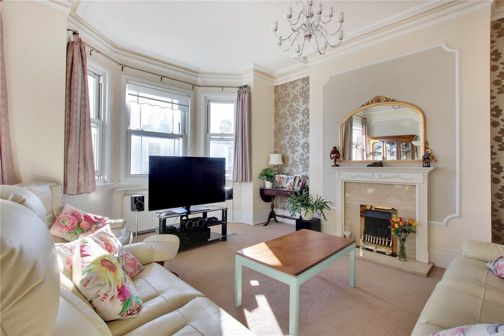 Property photo 3 of 13 Sitting Room