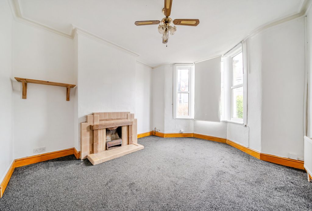 Property photo 2 of 16 1371152-11-68F24d...