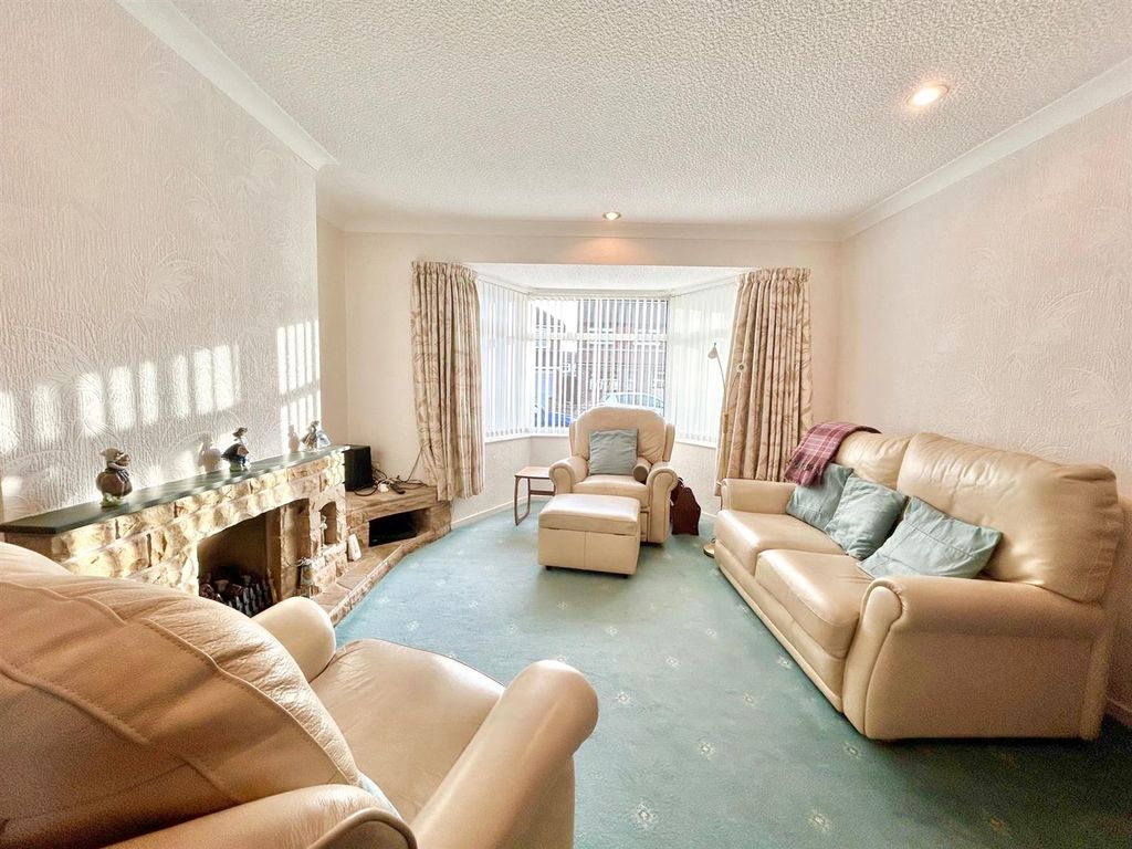 Property photo 3 of 16 Lounge.Jpg