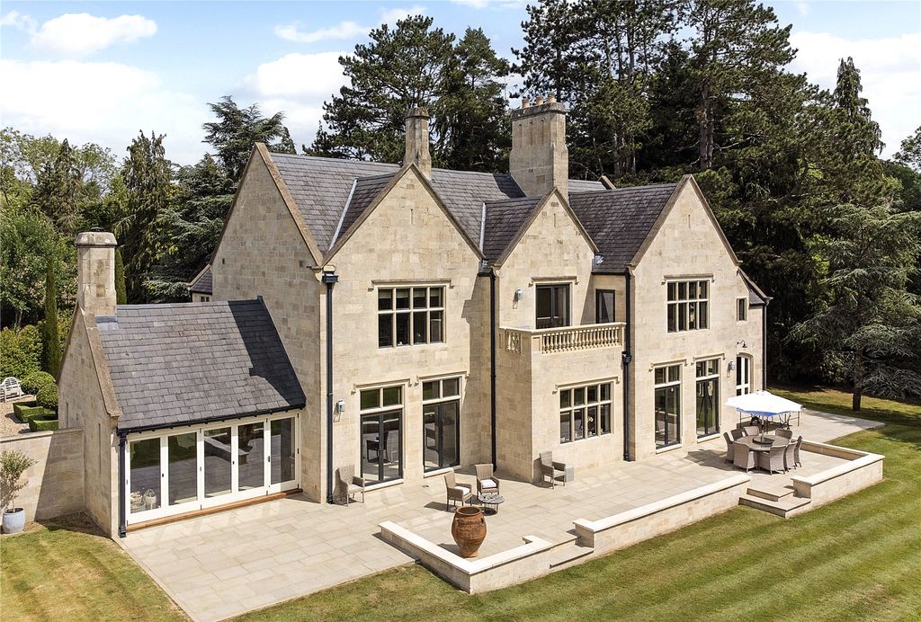 Property photo 2 of 32 Rear Profile