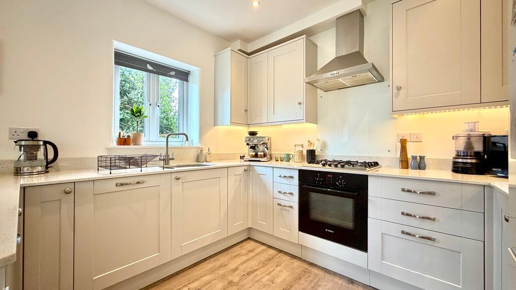 Property photo 2 of 18 Kitchen