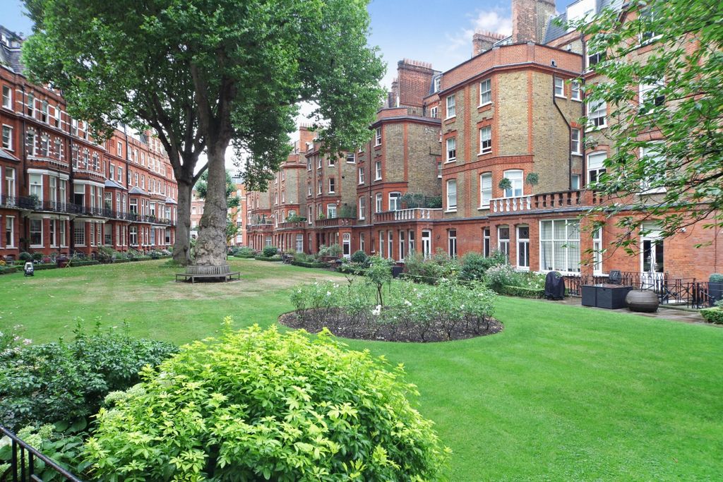 Property photo 3 of 12 Egerton Gardens