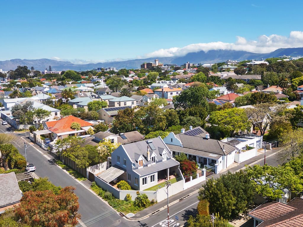 Property photo 1 of 33 Kw1717791