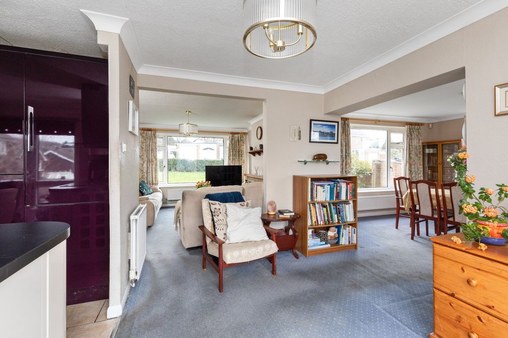 Property photo 2 of 13 3892985